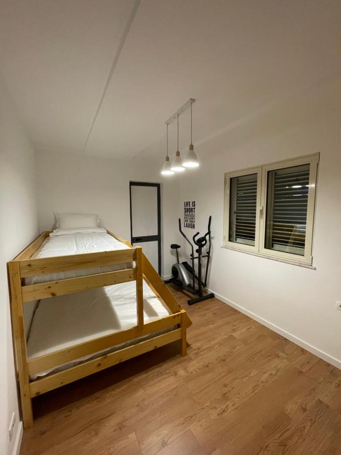 Proper 1 Apartment *